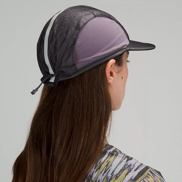 lululemon lab Perforated Run Hat Reflective - NWT - Picture 3 of 3